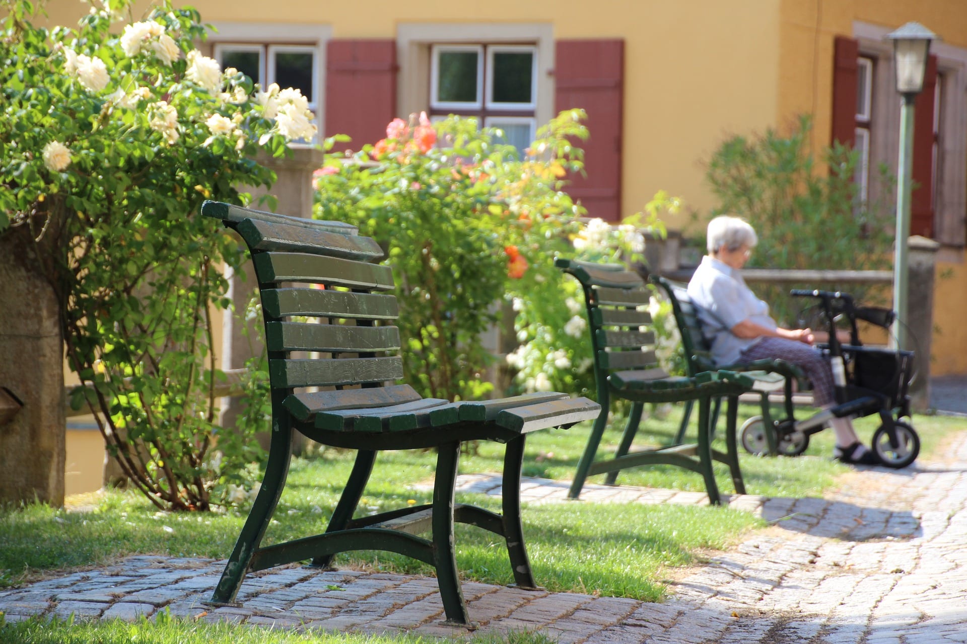 park-bench-2422712_1920